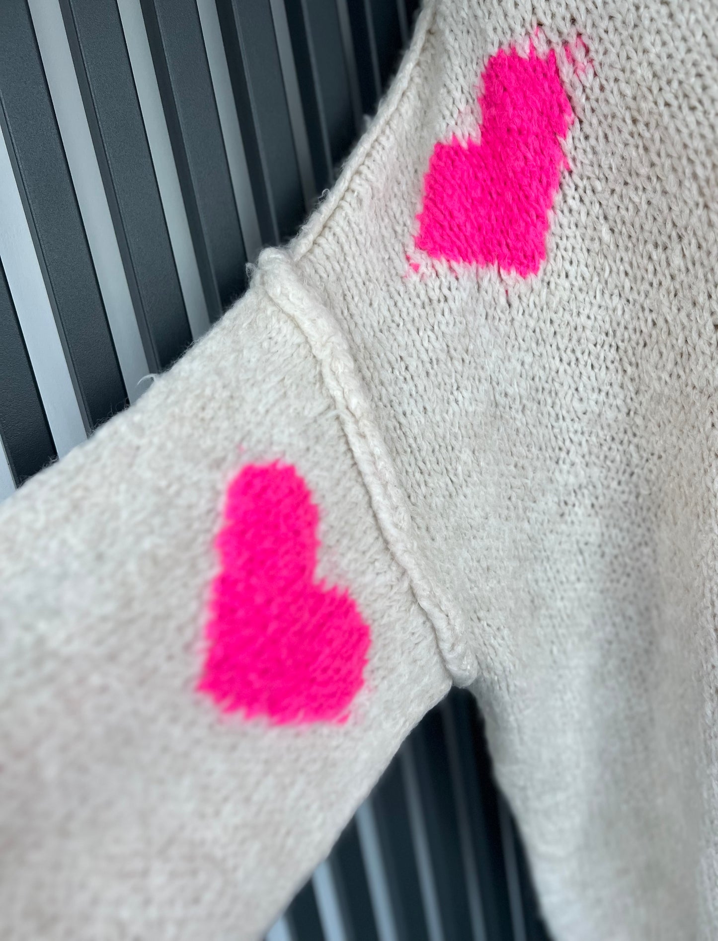Heart print oversized knitted beige jumper
