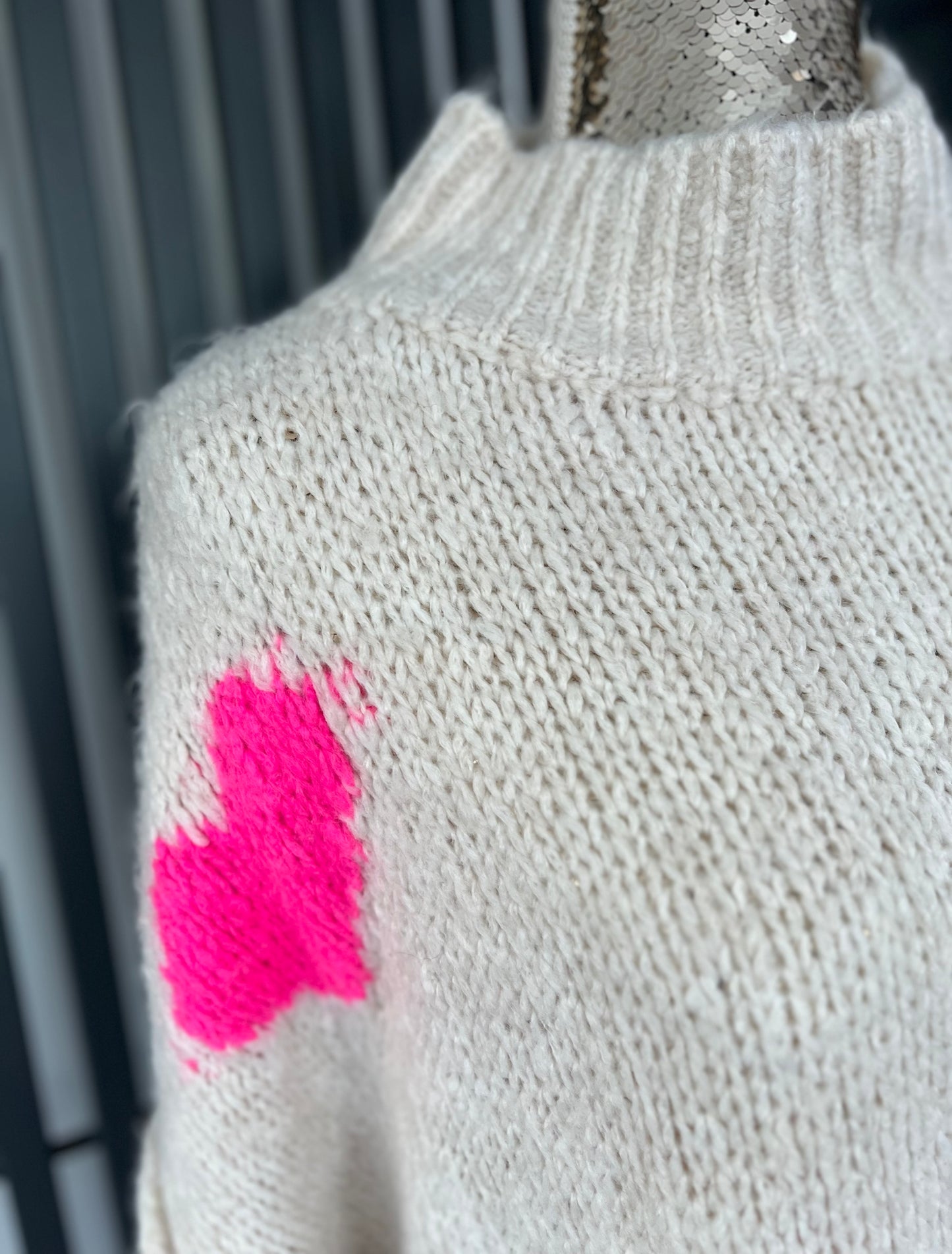 Heart print oversized knitted beige jumper