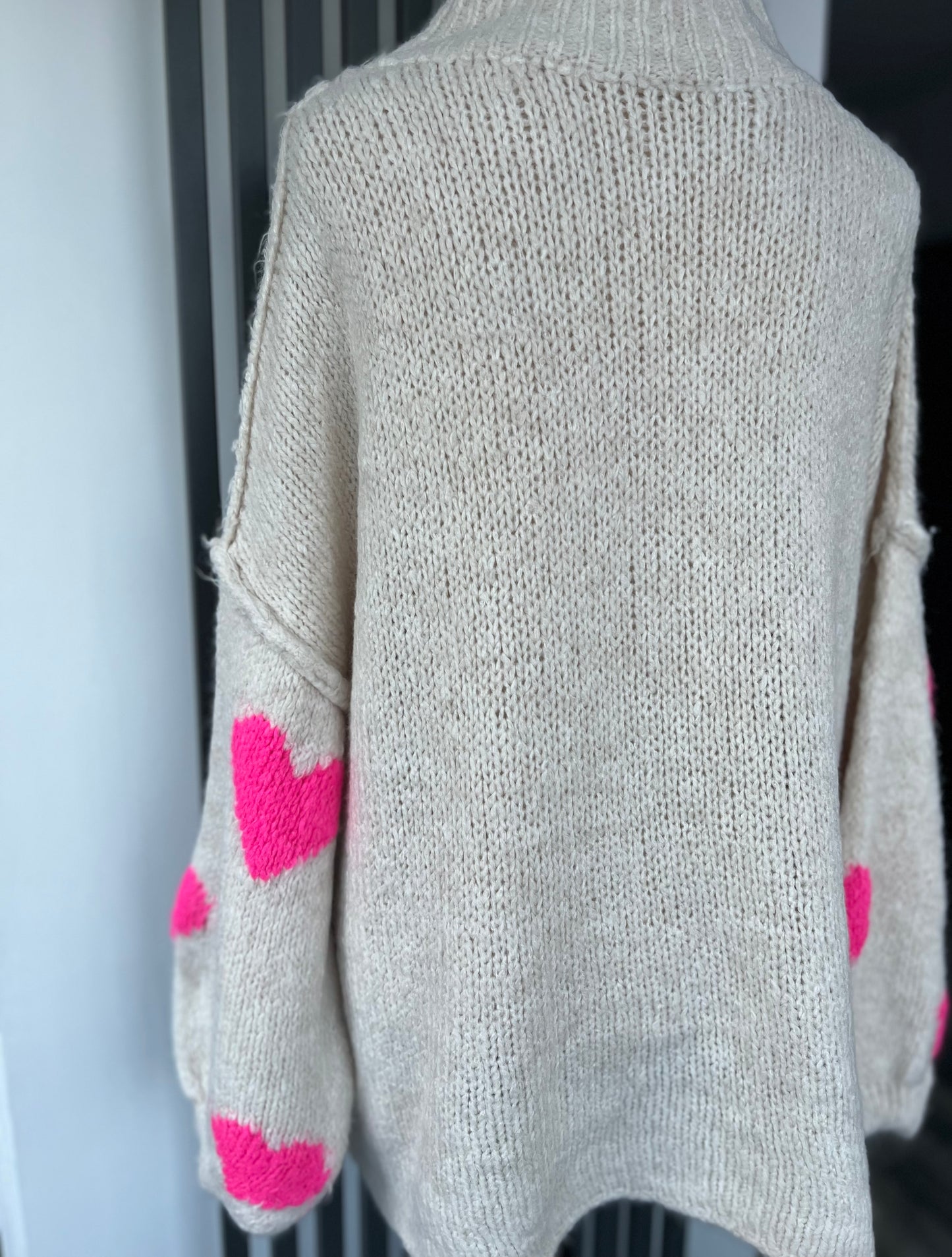 Heart print oversized knitted beige jumper