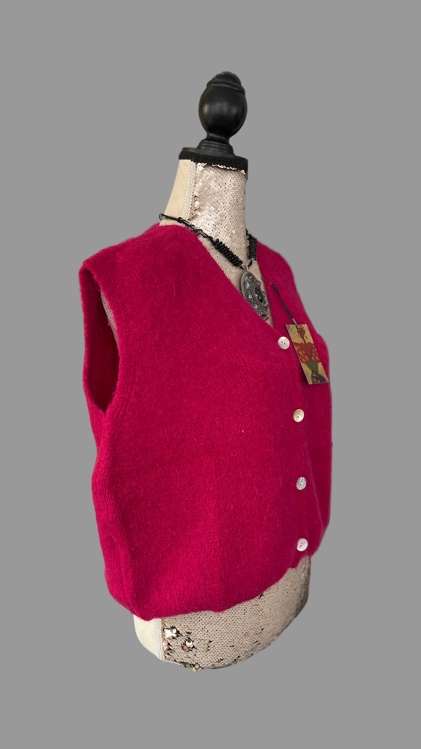 Alpaca sleeveless cardigan with buttons - magenta