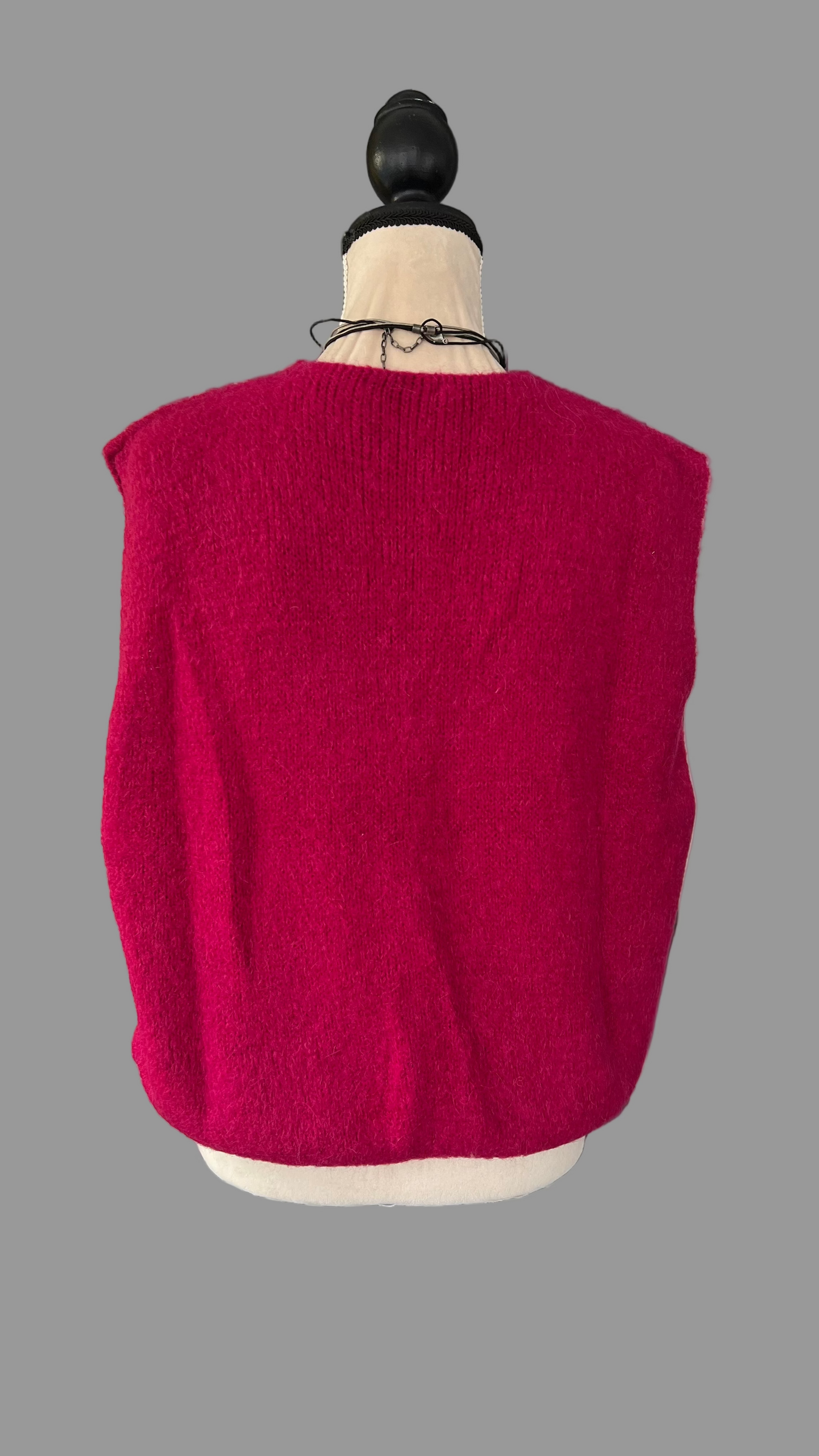Alpaca sleeveless cardigan with buttons - magenta