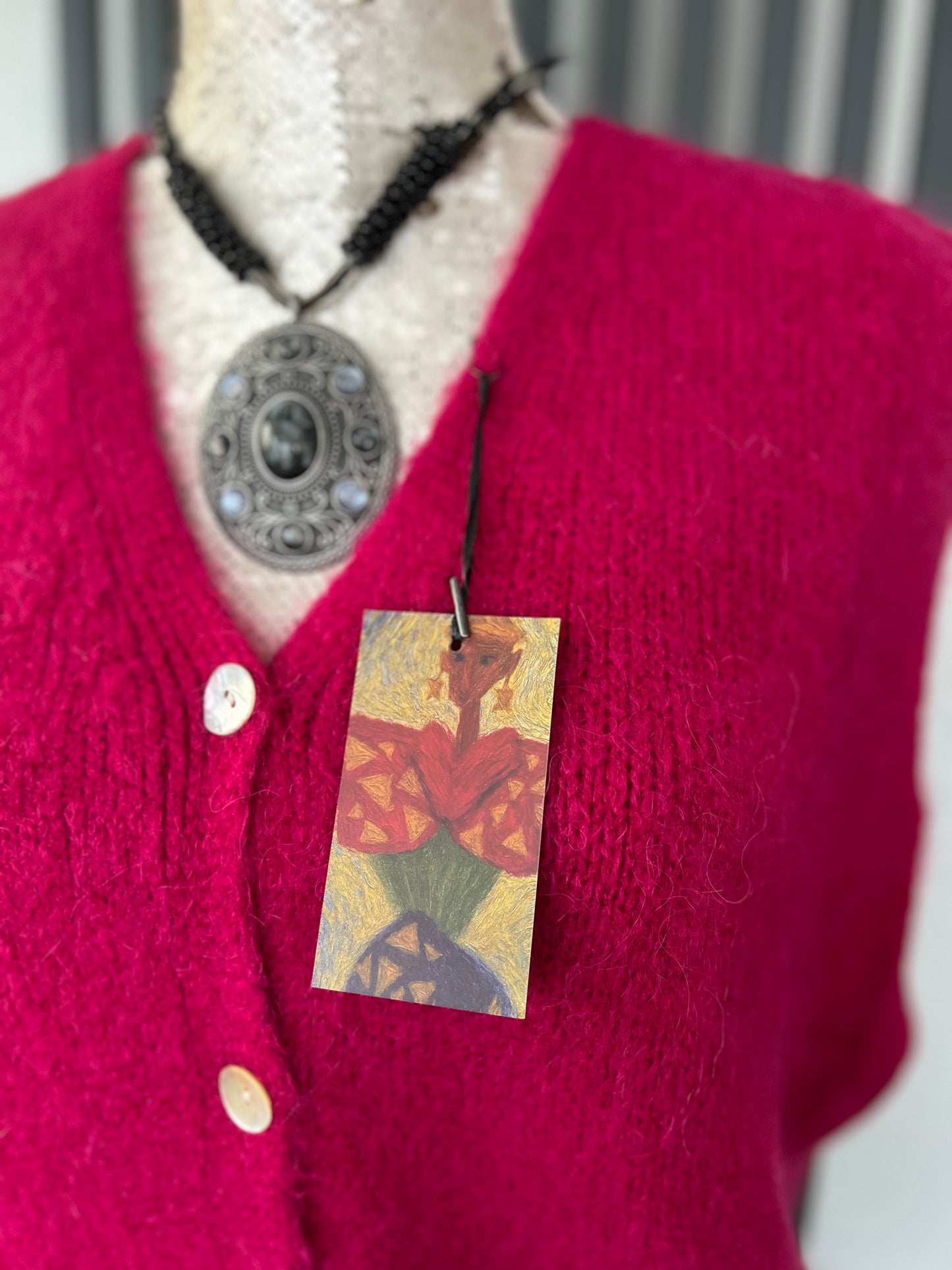 Alpaca sleeveless cardigan with buttons - magenta