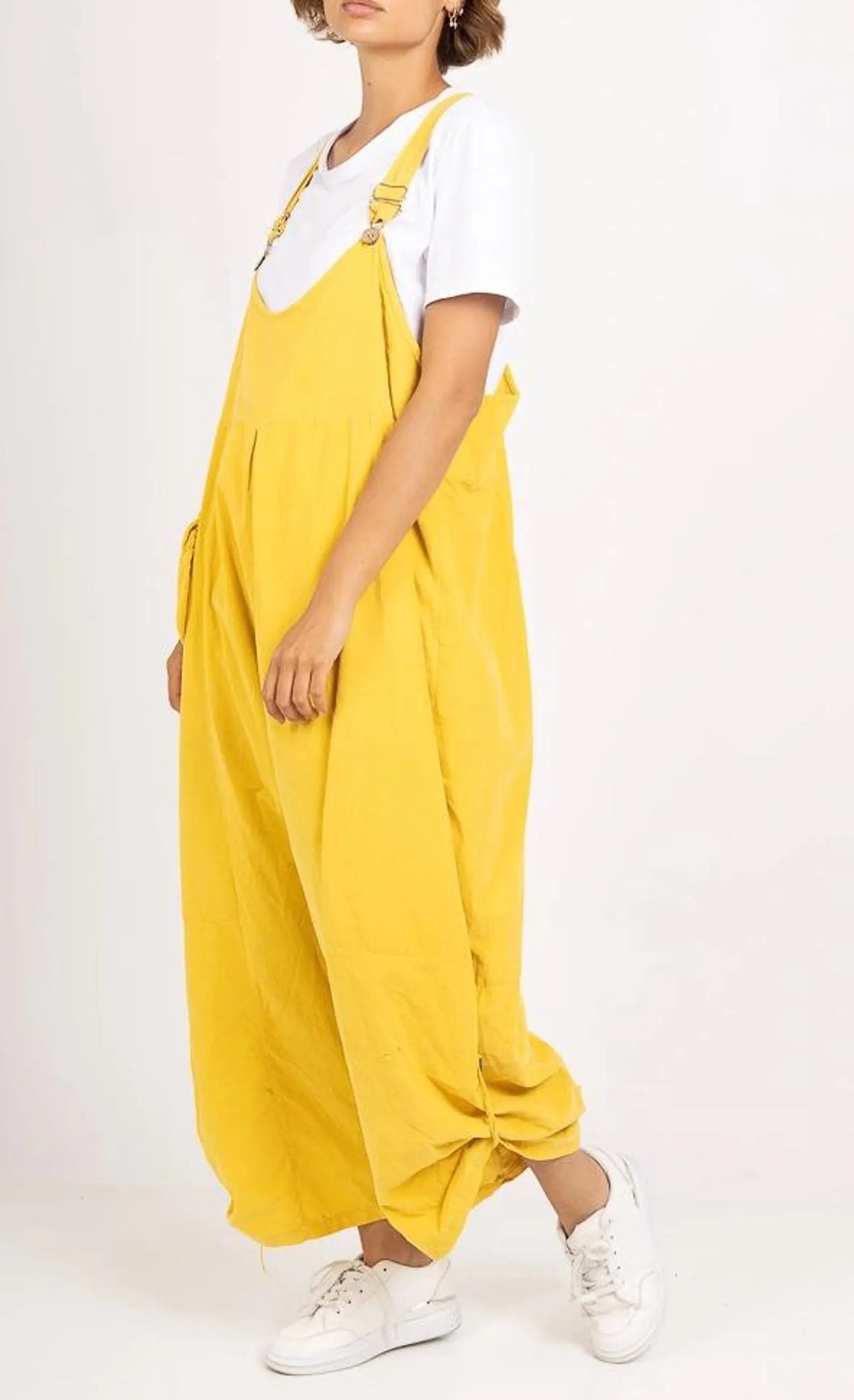 Baggy look yellow overall, sleeveless corduroy jumpsuit