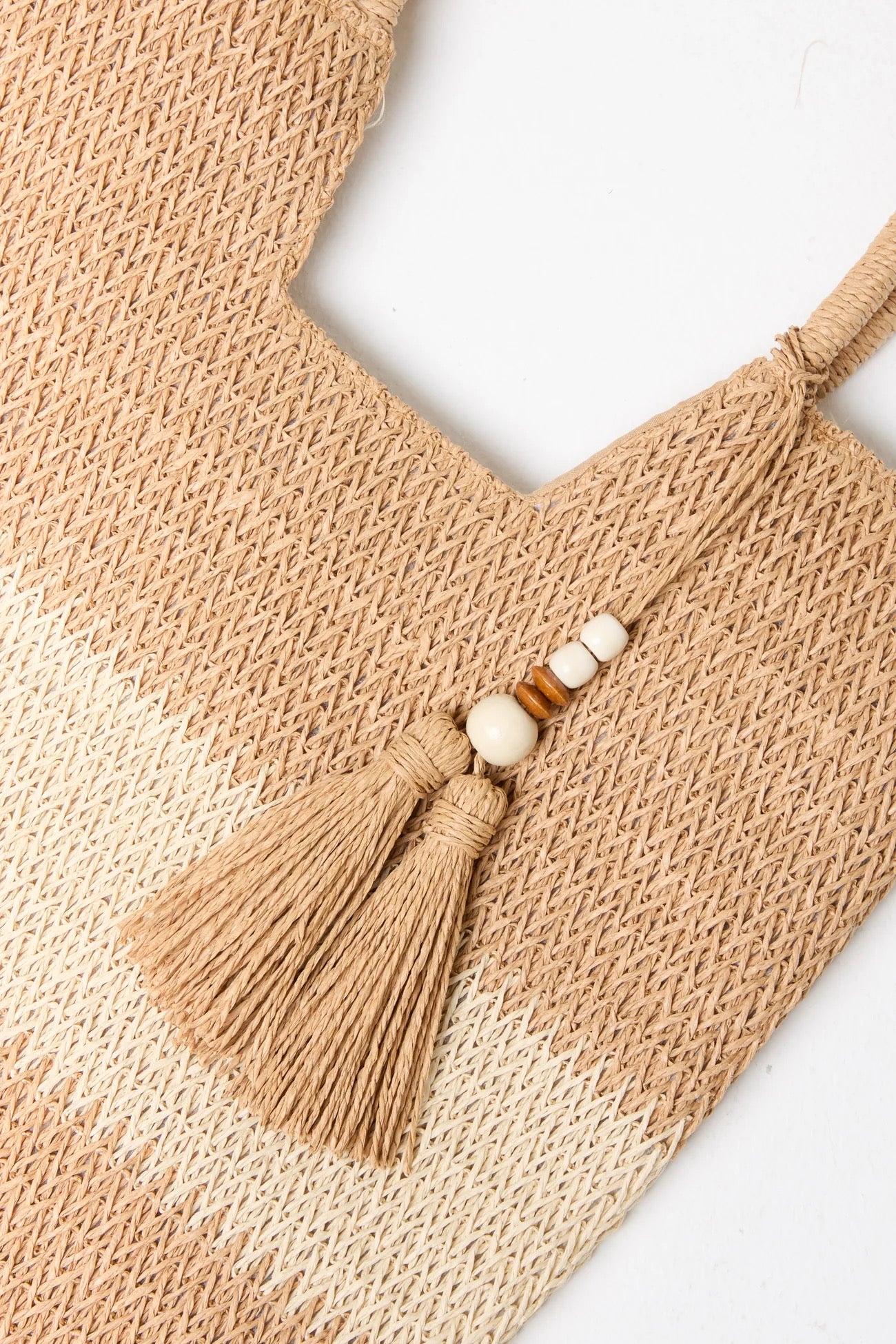 Straw tote bag with tassel