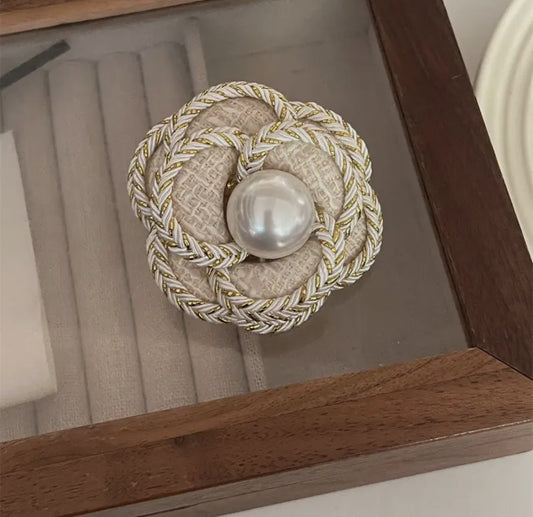 Camelia brooch with pearl