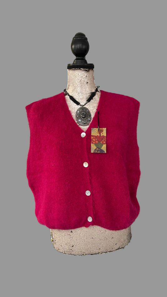 Alpaca sleeveless cardigan with buttons - magenta