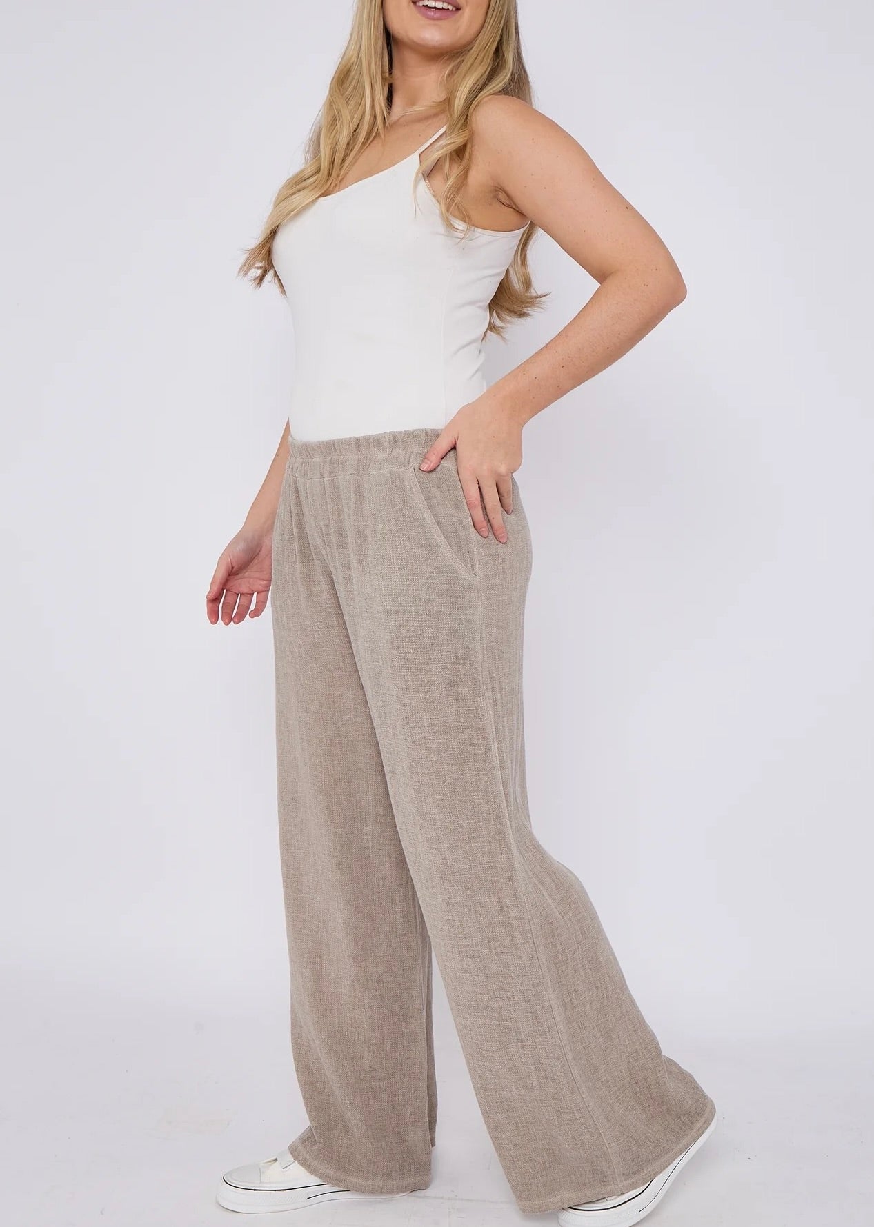 Wide-leg linen trousers